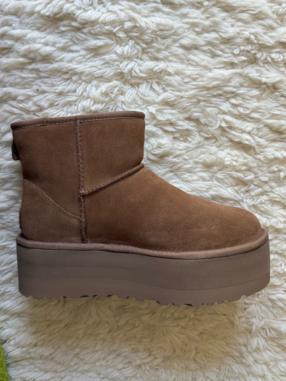 UGG Classic Ultra Mini Platform Boots Chestnut Size 7 Pristine New Without Box